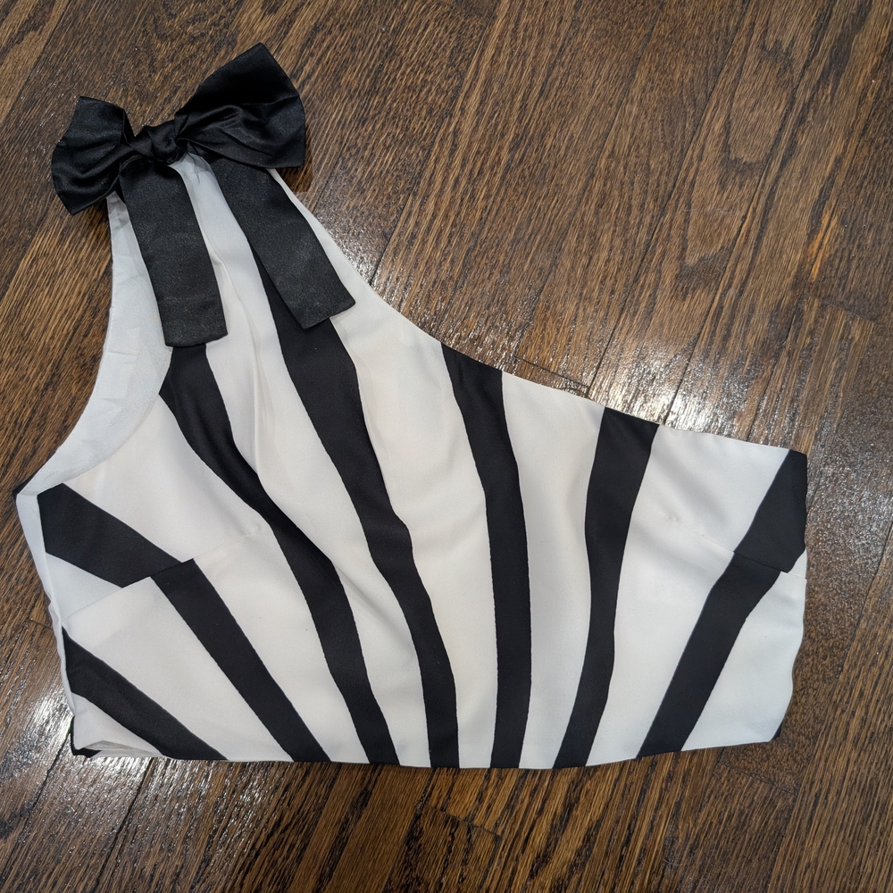 L'Atiste Black and White Striped One-Shoulder Crop Top with Bow